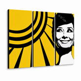 Dipinto a mano POP Art Audrey HEPBHURN 3 pezzi ah2 – Visualizzazione 3D del quadro dipinto a mano su sfondo bianco. Colori dominanti: giallo, nero, bianco.