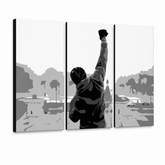 Dipinto a mano POP Art ROCKY 3 pezzi rocky2 – Visualizzazione 3D del quadro dipinto a mano su sfondo bianco. Colori dominanti: nero, grigio, bianco.