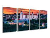 Pop art obraz na plátne s motívom SLOVENSKO, hrad, obloha, stromy, architektúra v bielo-oranžových odtieňoch, pokojná atmosféra, viacdielné prevedenie – hlavný