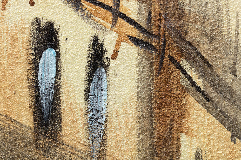 Dettaglio della pennellata sul quadro dipinto a mano con motivo di strada cittadina nei toni del beige-marrone – primo piano sugli strati di colore.
