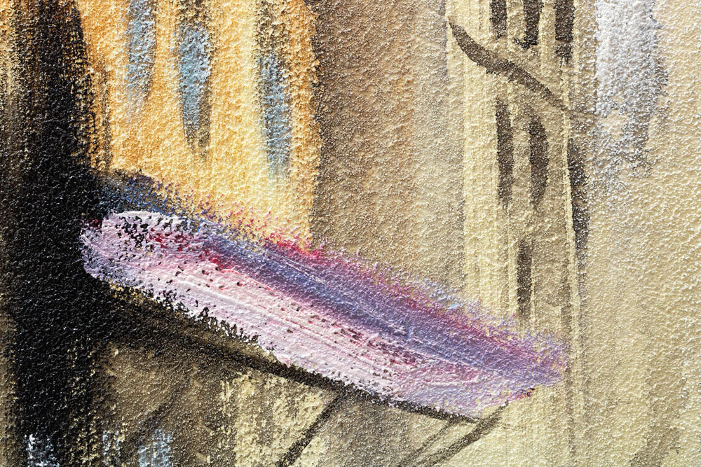 Dettaglio della superficie della tela ARTMIE 340 g/m² con motivo di strada cittadina nei toni del beige-marrone – texture in rilievo visibile della pittura a mano.