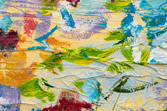 Dettaglio delle transizioni di colore sul quadro dipinto a mano con motivo vaso di fiori nei toni blu-rosa – delicate pennellate acriliche.