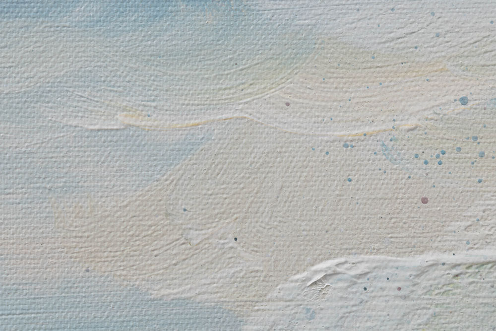 Dettaglio delle transizioni di colore sul quadro dipinto a mano con motivo mare in tempesta nei colori blu e bianco – delicati tratti acrilici.