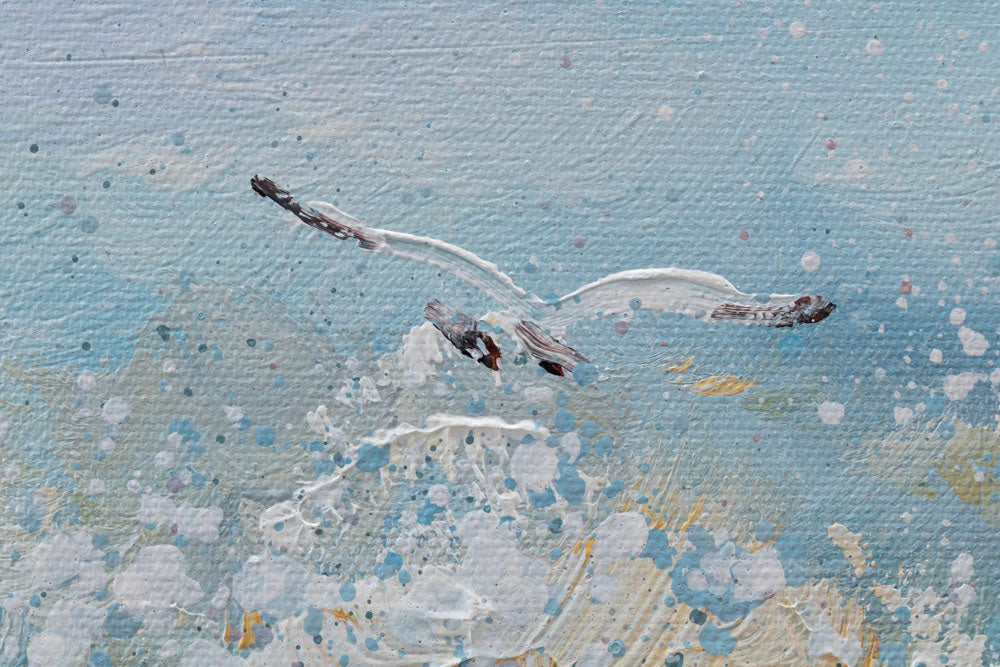 Macro dettaglio del quadro dipinto a mano con motivo mare in tempesta nei colori blu e bianco – texture visibile dei tratti acrilici e rilievo, Papilora.
