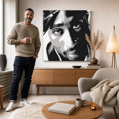 Dipinto a mano POP Art 2 PAC 1 pezzo 2pac – quadro in un moderno interno maschile, visualizzazione lifestyle. Colori dominanti: nero, bianco, grigio.