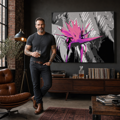 Dipinto a mano POP Art Flower 1 pezzo immagine flo5 – quadro in un moderno interno maschile, visualizzazione lifestyle. Colori dominanti: nero, rosa, viola.
