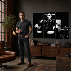 Dipinto a mano POP Art GODFATHER 3 pezzi god8 – quadro in un moderno interno maschile, visualizzazione lifestyle. Colori dominanti: nero, bianco, grigio.