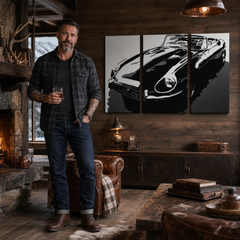 Dipinto a mano POP Art JAGUAR 3 pezzi jag – quadro in un moderno interno maschile, visualizzazione lifestyle. Colori dominanti: nero, bianco, grigio.