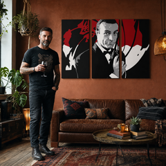 Dipinto a mano POP Art James Bond 3 parti bond2 – quadro in un moderno interno maschile, visualizzazione lifestyle. Colori dominanti: nero, rosso, bianco.