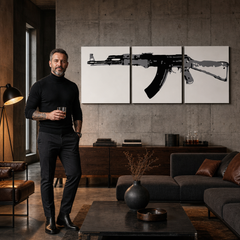 Dipinto a mano POP Art Kalashnikov 3 parti ka – quadro in un moderno interno maschile, visualizzazione lifestyle. Colori dominanti: nero, grigio, bianco.