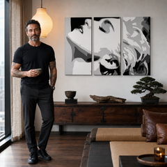 Dipinto a mano POP Art MADONNA 3 pezzi ma5 – quadro in un moderno interno maschile, visualizzazione lifestyle. Colori dominanti: bielá, nero, grigio.