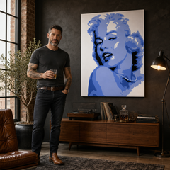 Dipinto a mano POP Art Marilyn Monroe 1 pezzo mon – quadro in un moderno interno maschile, visualizzazione lifestyle. Colori dominanti: blu, bianco, nero.