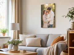 Quadro fotografico rettangolare in un interno moderno sopra il divano – stampa personalizzata dalla tua foto