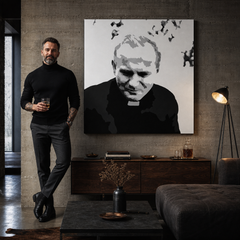 Immagine POP Art di Giovanni Paolo II dipinta a mano. 1 parte jp – quadro in un moderno interno maschile, visualizzazione lifestyle. Colori dominanti: nero, bianco, grigio.
