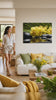 Arte da parete FENG SHUI. Decor moderno da parete, quadro su tela per il soggiorno, una donna ammira l'opera in un interno elegante luminoso. Papilora (XOBFS012E11).