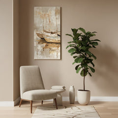 Quadro di barche a vela in tonalità beige in una stanza beige accanto alla poltrona