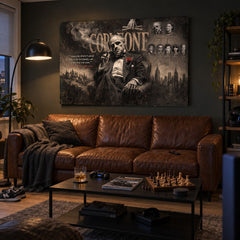 Quadro Il Padrino in un elegante soggiorno moderno, posizionato sopra un divano in pelle, stile noir per interni di lusso.