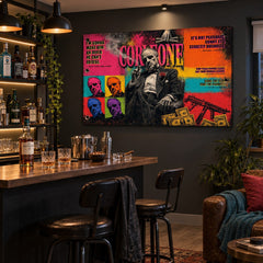 Quadro pop art Il Padrino posizionato sopra un elegante mobile bar di casa con bottiglie di whisky