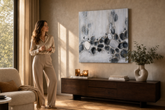 Quadro dipinto per parete ASTRATTO 100x100 cm – quadro dipinto a mano in un interno elegante (Golden hour luxe) | wall mockup | tela premium | Papilora.sk