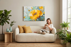 Quadro dipinto per parete Fiori in vaso — bouquet giallo 70×70 cm – quadro dipinto a mano in un interno elegante (Golden hour luxe) | wall mockup | tela premium | Papilora.sk