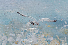 Macro dettaglio del quadro dipinto a mano con motivo mare in tempesta nei colori blu e bianco – texture visibile dei tratti acrilici e rilievo, Papilora.