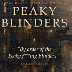 Primo piano del quadro Peaky Blinders che mostra la nitidezza della stampa e l'iconica scritta By order of the Peaky Blinders su tela di cotone.