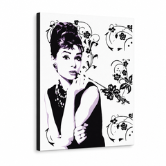 Quadro POP Art di Audrey Hepburn dipinto a mano ah5 – Visualizzazione 3D del quadro dipinto a mano su sfondo bianco. Colori dominanti: nero, bianco, viola.