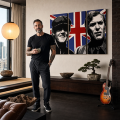 Quadro POP Art dipinto a mano Italian Job 3 pezzi ij – quadro in un moderno interno maschile, visualizzazione lifestyle. Colori dominanti: nero, bianco, blu, rosso, marrone.