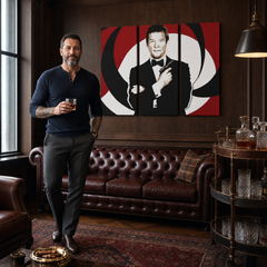 Quadro POP Art dipinto a mano James Bond 3 pezzi bond – quadro in un moderno interno maschile, visualizzazione lifestyle. Colori dominanti: nero, rosso, bianco.