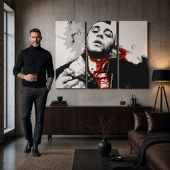 Quadro POP Art dipinto a mano Taxi Driver 3 pezzi taxi – quadro in un moderno interno maschile, visualizzazione lifestyle. Colori dominanti: nero, bianco, rosso, grigio, arancione.