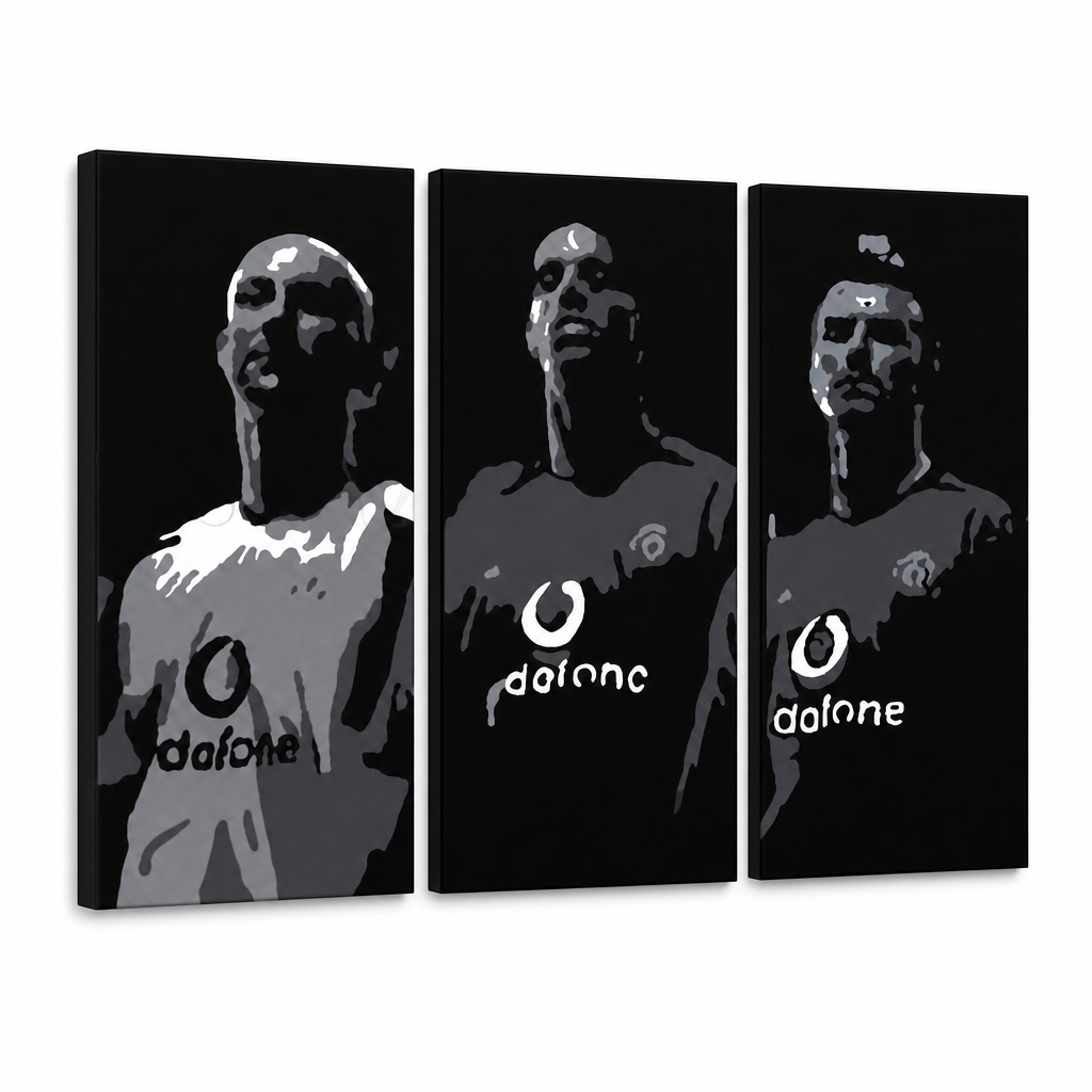 Quadro POP Art Manchester United dipinto a mano Manuale 3 pezzi – Visualizzazione 3D del quadro dipinto a mano su sfondo bianco. Colori dominanti: nero, bianco, grigio.