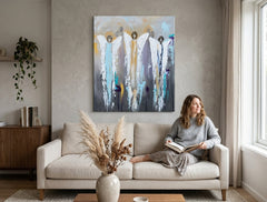 Quadro su tela con angeli in tonalità bianco e viola, perfetto per decorare con eleganza le pareti del tuo soggiorno moderno.