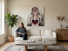 Quadro moderno su tela con angelo e cuore, toni bianco-beige, perfetto per arredare una camera da letto con stile elegante e misterioso